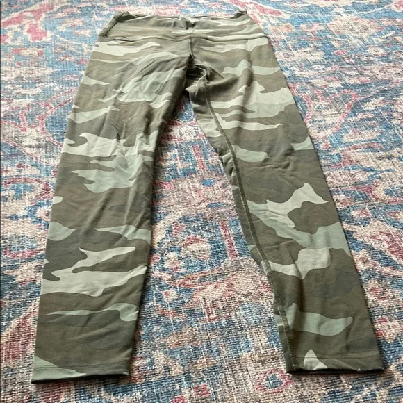 PINK Victoria's Secret Camouflage Leggings - Picture 1 of 1
